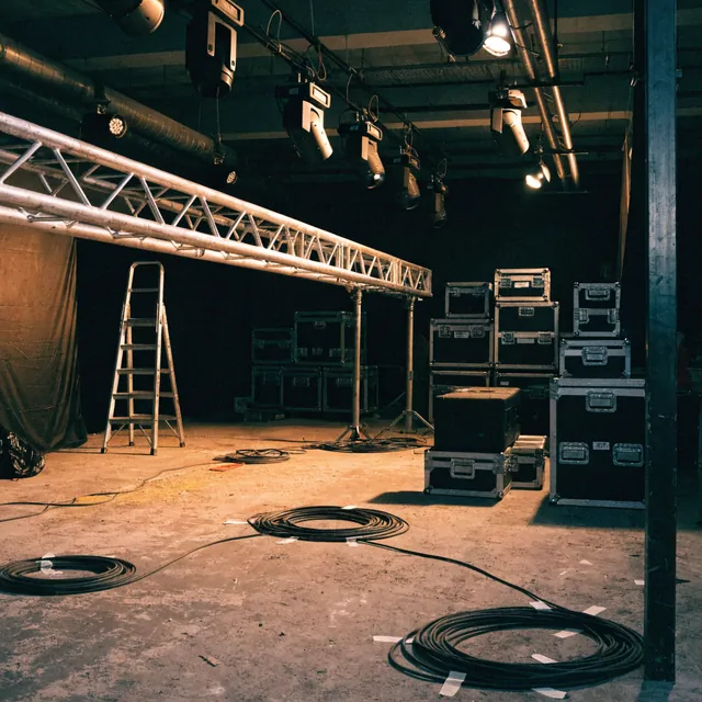 The crew's rig going up hours before the doors